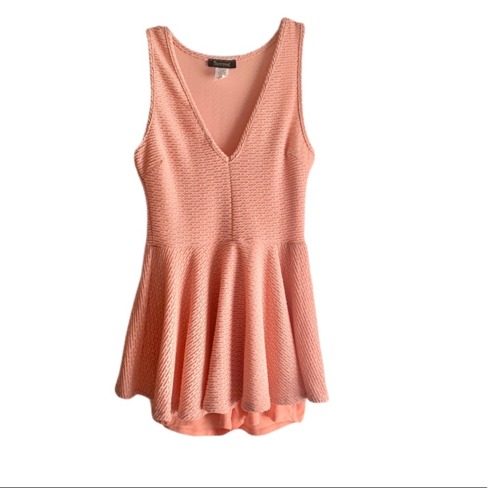 Beware Romper Sleeveless V neck Women’s Peach Sz M